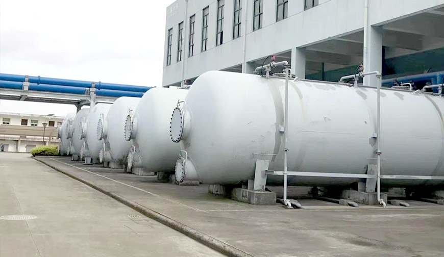 臥式過濾器安裝現(xiàn)場(chǎng)